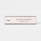 シンプルロゴとカスタム文字ビジネス赤面PInk デスクネームプレート (正面)