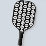 シンプルロゴのビジネスパターン黒 ピックルボールラケット<br><div class="desc">ブランドシンプルのロイヤリティを促進し、スモールビジネスを促進するためのロゴのパターンデザイン。ロゴを自分のロゴに置き換えカスタマイズる。自分で試すか、従業員、クライアント、顧客に使いなさい。</div>