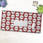 シンプルロゴパターン事業ブランディングプロモーション デスクマット<br><div class="desc">ブランドシンプルのロイヤリティを促進し、スモールビジネスを促進するためのロゴデザイン。ロゴを自分のロゴに置き換え、デザインツールの赤い背景色をに変更しカスタマイズます。</div>