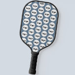 シンプルロゴビジネスパターン青グレー ピックルボールラケット<br><div class="desc">ブランドシンプルのロイヤリティを促進し、スモールビジネスを促進するためのロゴのパターンデザイン。ロゴを自分のロゴに置き換えカスタマイズる。自分で試すか、従業員、クライアント、顧客に使いなさい。</div>