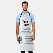 シンプルロゴミニマル/デザインの追加文字Q R エプロン (着用した状態)