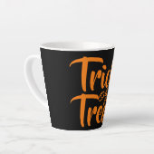 シンプル不気味TrickまたはTreat Halloween Family カフェラテマグ (左アングル)