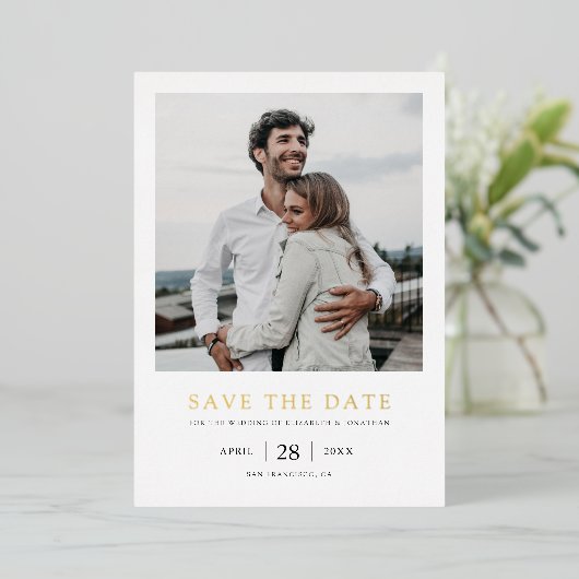 シンプル写真エレガント結婚式の日付金ゴールドの保存 箔招待状 (立ち正面)