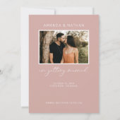 シンプル写真エレガント赤面ピンク結婚ス セーブザデート (裏面)