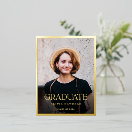 シンプル写真スタイリッシュ金ゴールド卒業会 箔招待状ポストカード (立ち正面)