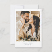 シンプル写真ダスティブルーモノグラム結婚ズ サンキューカード (裏面)