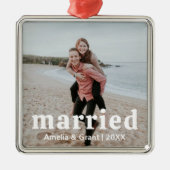 シンプル写真モダン初めてのクリスマス結婚した メタルオーナメント (正面)