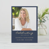 シンプル写真モダン金ゴールドスクリプト青いメモリアルカード 案内状 (スタンド正面)