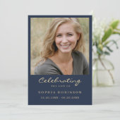 シンプル写真モダン金ゴールドスクリプト青いメモリアルカード 案内状 (スタンド正面)