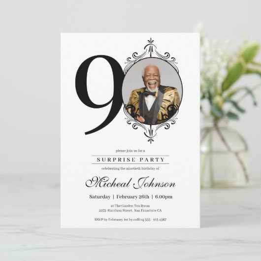 シンプル写真90エレガント番目の誕生日サプライズパーティー 招待状 (スタンド正面)