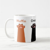 シンプル可愛い4匹の猫の足の名前カスタム白 コーヒーマグカップ (左)