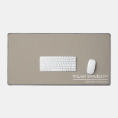 シンプル名モノグラム2行のカスタム文字タン デスクマット (キーボード&マウス)