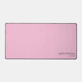 シンプル名モノグラム2行のカスタム文字ピンク デスクマット