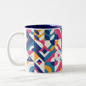 シンプル幾何学的シームレスパカラフルターン ツートーンマグカップ (左)