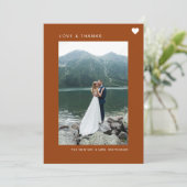 シンプル愛と感謝していハート写真テラコッタ サンキューカード (スタンド正面)