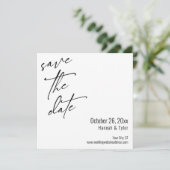 シンプル手書きエレガントスクリプトのタイポグラフィ セーブザデート (スタンド正面)