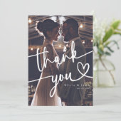 シンプル手書きスクリプトハートの結婚写真 サンキューカード (スタンド正面)