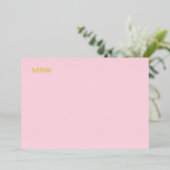 シンプル淡い色のモノグラムのピンクノートカードフォイル 箔招待状 (立ち正面)