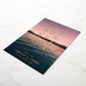 シンプル湖の風景の日付を保存  箔招待状 (回転した状態)