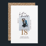 シンプル独身の写真18th Birthday Party Invitation 招待状<br><div class="desc">こ祝こと18歳の誕生日と友お洒落人にシンプル送信するパーティの招待状。このテンプレートはダウンロード可能なので、簡単に友達に文字したり、デジタルで投稿したりすることができる！このクラシック金ゴールド、白と黒のデザインカスタマイズは、あなたの写真と名前と一緒に行うことができる。</div>