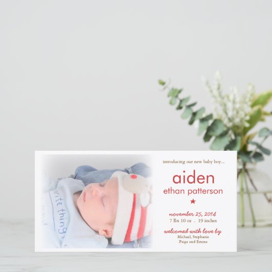 シンプル男の赤ちゃん写真の誕生発表 | レッド 案内状 (スタンド正面)