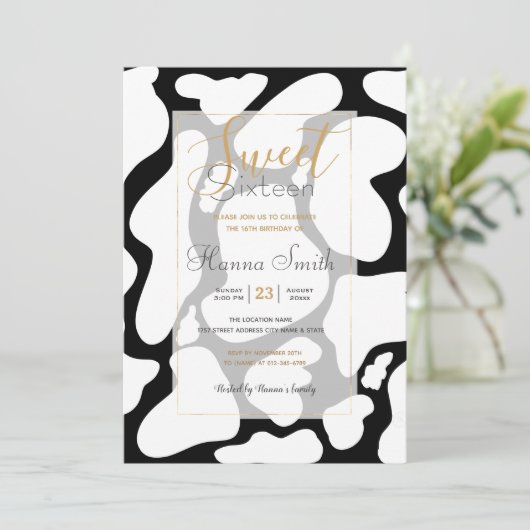 シンプル白い黒の大型牛の斑点の動物のパターン 招待状 (スタンド正面)