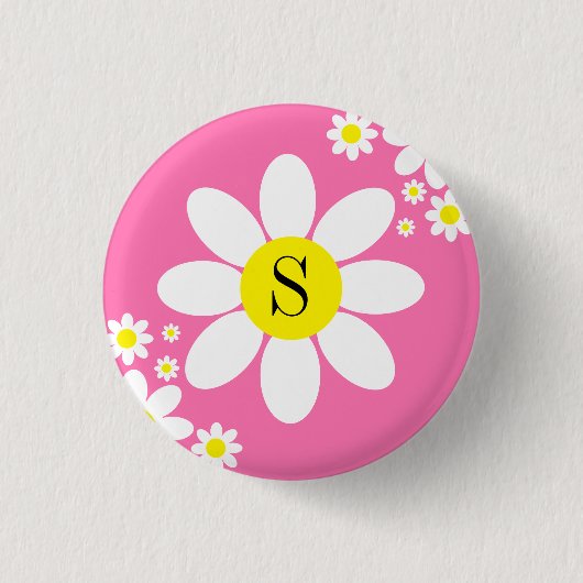 シンプル白とホットピンクのデイジーデザインイニシャル 缶バッジ (正面)