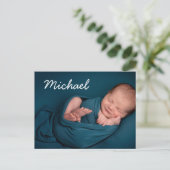 シンプル白タイポグラフィ男の赤ちゃん名写真 案内ポストカード (スタンド正面)