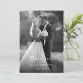 シンプル白黒の写結婚真スクリプモダント サンキューカード (スタンド正面)