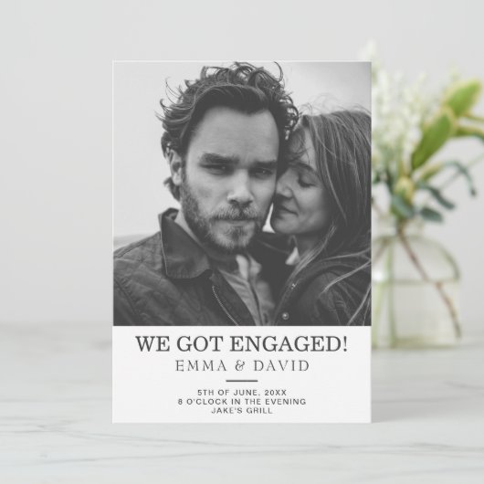 シンプル白黒フォト婚約パーティ招待状 招待状 (スタンド正面)