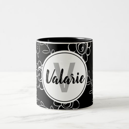 シンプル白黒フローラモノグラム ツートーンマグカップ (中央)