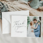 シンプル脚本の白黒結婚写真 サンキューカード<br><div class="desc">素晴らモダンしシンプルい黒い台本と新郎新婦の写真を持つパーソナライズされたのサンキューカード。ゲストに個人感謝していのメッセージを追加する</div>