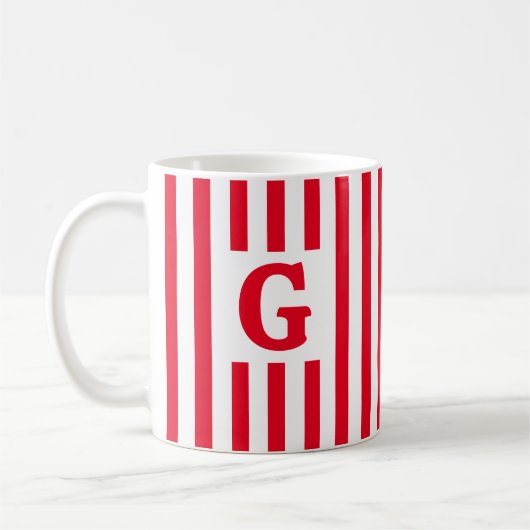 シンプル赤と白ストライプのイニシャル コーヒーマグカップ (左)
