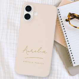 シンプル赤面シック文字モノグラム金ゴールド iPhone 16 PLUSケース