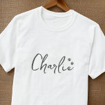 シンプル足モダンカスタムバッジのペット名 Tシャツ<br><div class="desc">セリフシンプルデザインで構成され、クラシックタイポグラフィを追加したカスタム。</div>