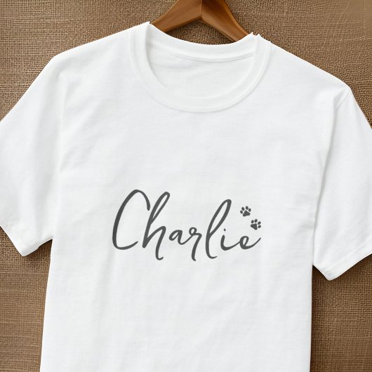 シンプル足モダンカスタムバッジのペット名 Tシャツ