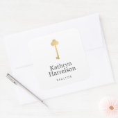 シンプル金ゴールドフェイク鍵不動産仲介業者ロゴ スクエアシール (封筒)