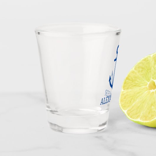 シンプル青と白の航海のいかりパーソナライズされた ショットグラス (左)