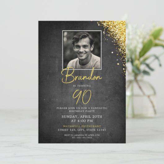 シンプル黒と金ゴールドのヴィンテージ写真90誕生日 招待状 (スタンド正面)