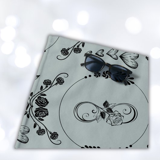 シンプル黒ハート、フローラ、インフィニティオングレー | ビーチタオル