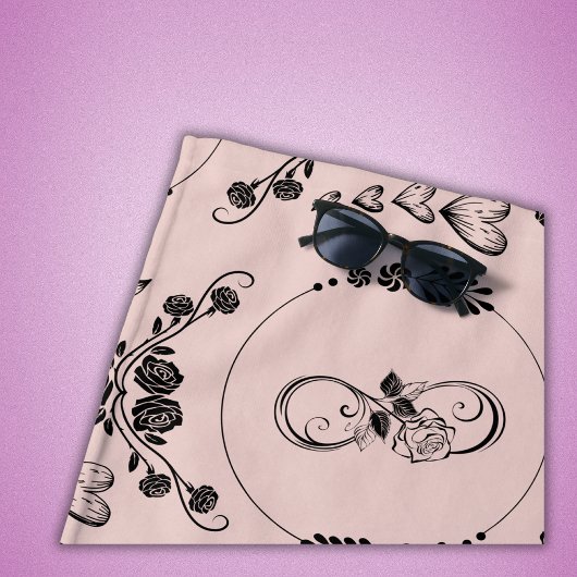 シンプル黒ハート、フローラ、インフィニティオンピンク | ビーチタオル