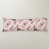 シンプル黒ハート、フローラ、インフィニティオンピンク | ボディピロー (正面)