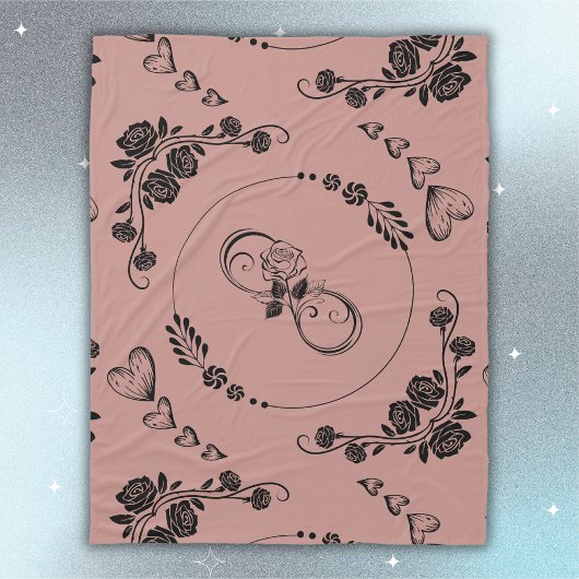 シンプル黒ハート、フローラ、インフィニティオンプラム | フリースブランケット