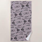 シンプル黒ハート、フローラ、インフィニティオンマウーブ | ビーチタオル (正面)