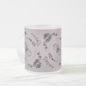 シンプル黒ハート、フローラ、インフィニティオンマウーブ | フロストグラスマグカップ (正面左)