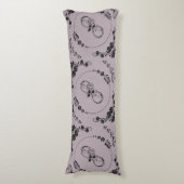 シンプル黒ハート、フローラ、インフィニティオンマウーブ | ボディピロー (正面縦)