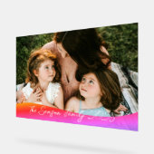 シンプル1写真フルカバレッジ – スクリプト文字オーバーレイ アクリルサイン (傾斜)