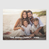 シンプル1写真フルカバレッジ – Chunky文字オーバーレイ (正面)