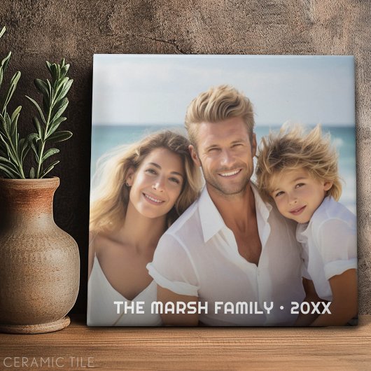 シンプル1写真フルカバレッジ – Chunky文字オーバーレイ タイル