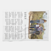 シンプル2023年カレンダー家族の写真名白ブラック キッチンタオル (横)